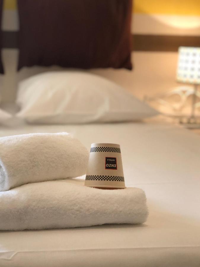 Enzo Hotels Neufchateau By Kyriad Direct ภายนอก รูปภาพ